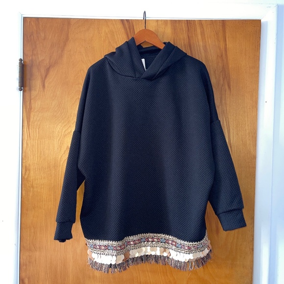 NWT Sasir top with beautiful appliqué detail Made In Italy - Picture 1 of 4